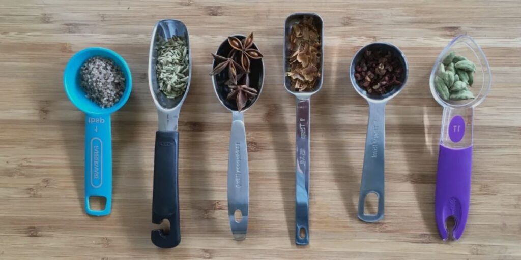 kitchen hooks for measuring spoons        
        <figure class=